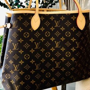 🌿Louis Vuitton GM Neverfull Tote